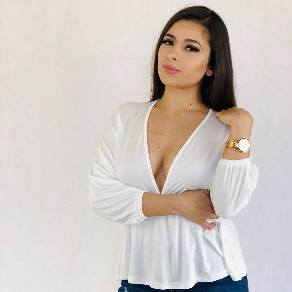 Cute white Low cut top ๐๐๐ - Picture 2 of 3